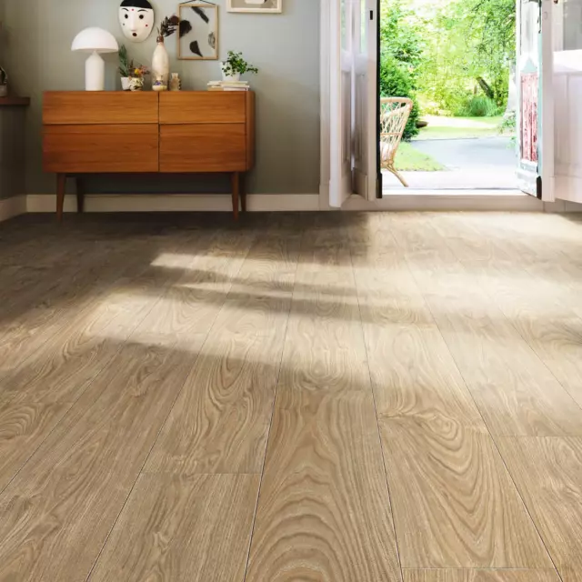 Ламинат Haro Tritty 100 толщина 8мм с фаской клен серебряный варио 1.98м²